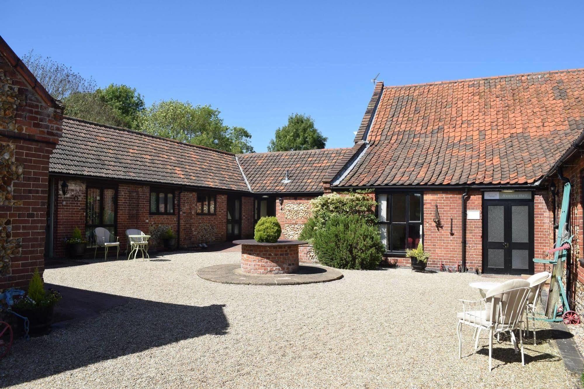 At The Farmhouse Hunters Hall Hotel Dereham ภายนอก รูปภาพ