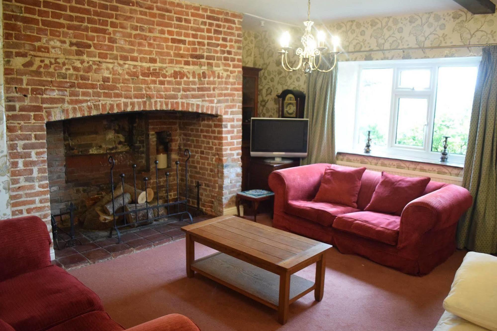 At The Farmhouse Hunters Hall Hotel Dereham ภายนอก รูปภาพ
