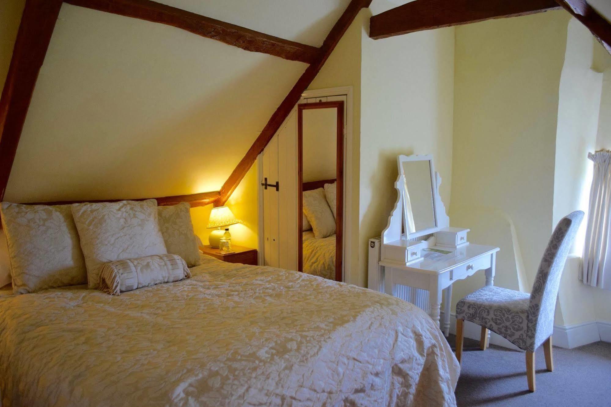 At The Farmhouse Hunters Hall Hotel Dereham ภายนอก รูปภาพ