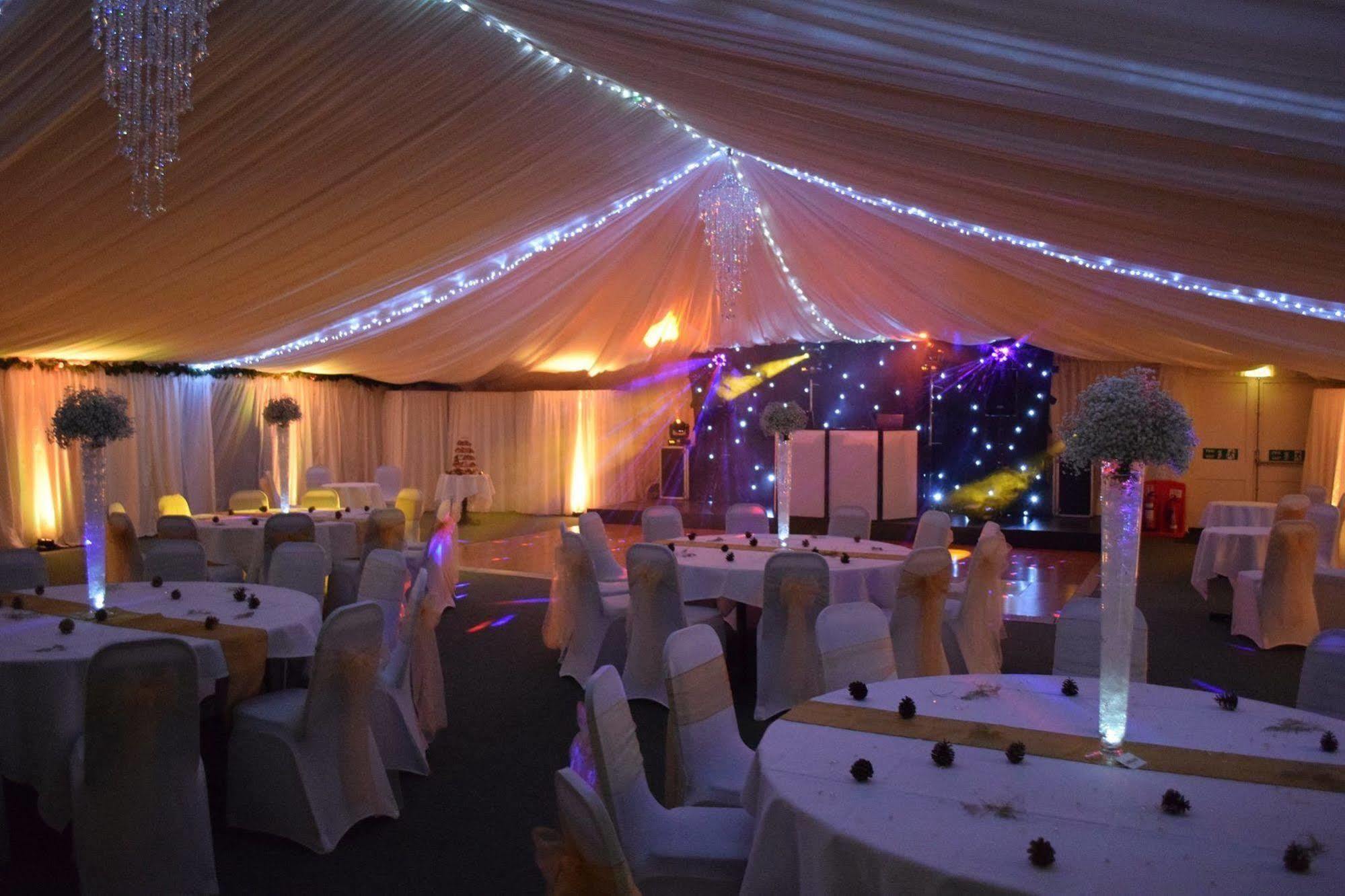 At The Farmhouse Hunters Hall Hotel Dereham ภายนอก รูปภาพ