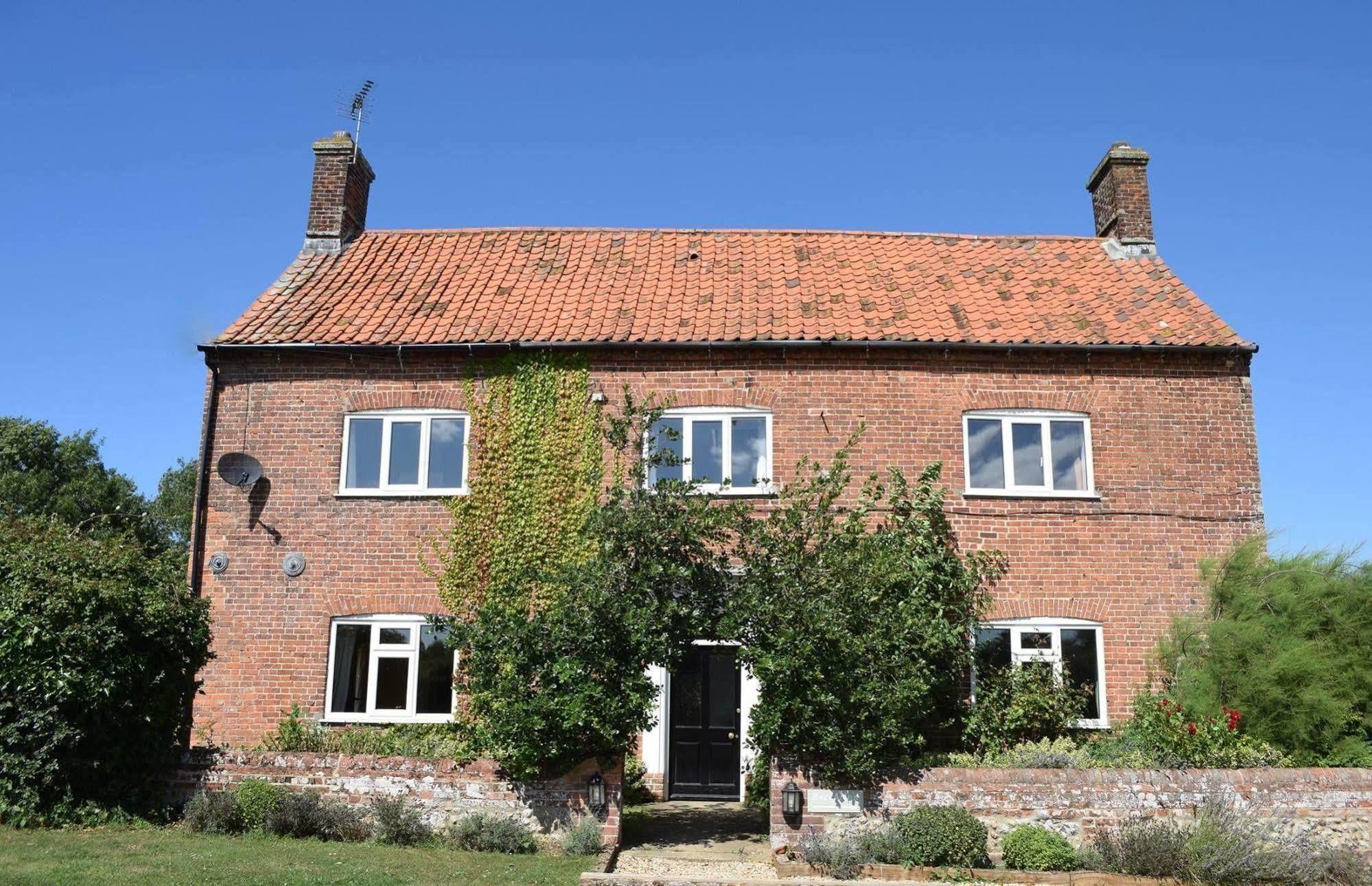 At The Farmhouse Hunters Hall Hotel Dereham ภายนอก รูปภาพ